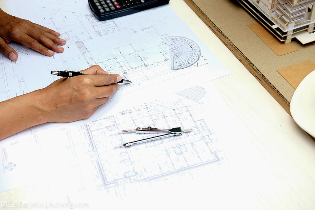 從藍(lán)圖到現(xiàn)實 建筑師與工程師的設(shè)計哲學(xué)與建設(shè)實踐